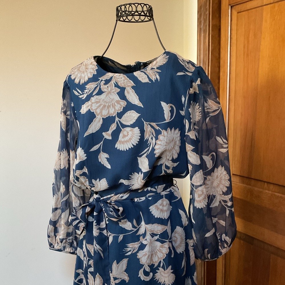 Ann Taylor Floral Midi Dress Size 6 NWT Classic Career Feminine - Picture 2 of 10